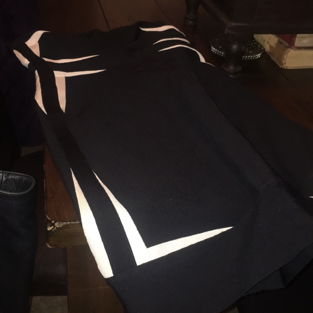 HERVE LEGER SIZE M BLACK WITH HINT OF WHITE - Picture 13 of 15
